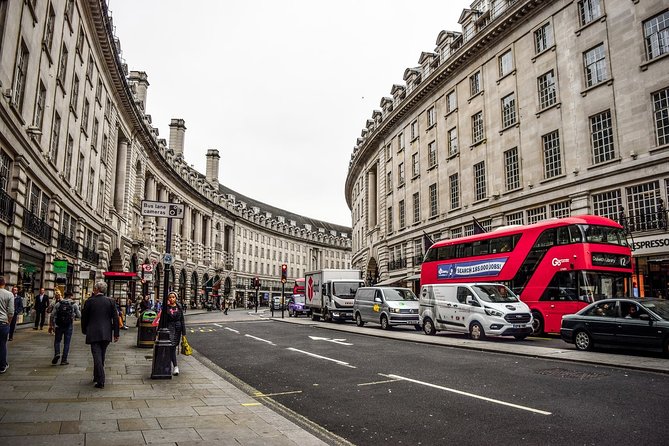 Private Walking tour London, Buckingham Palace to Big Ben and much more - Buckingham Palace and the question of the flag