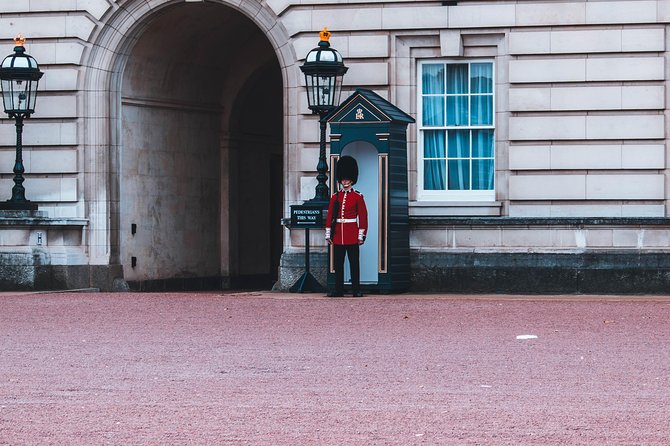 Private Walking tour London, Buckingham Palace to Big Ben and much more - Piccadilly Circus brings the city back to life