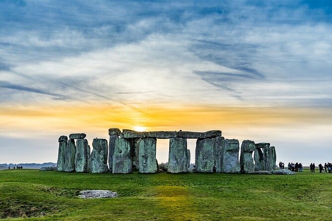 Private Windsor Castle and Stonehenge Day Tour - Two famous sights, one very full day