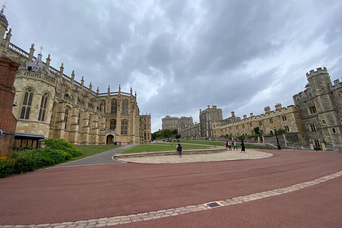 Private Windsor Castle Tour - An hour in Windsor town
