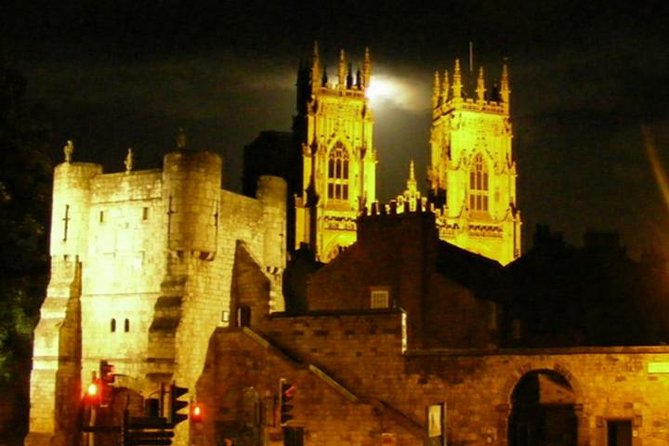 Private York Christmas Walking Tour - York City Walls: begin with the city’s long view