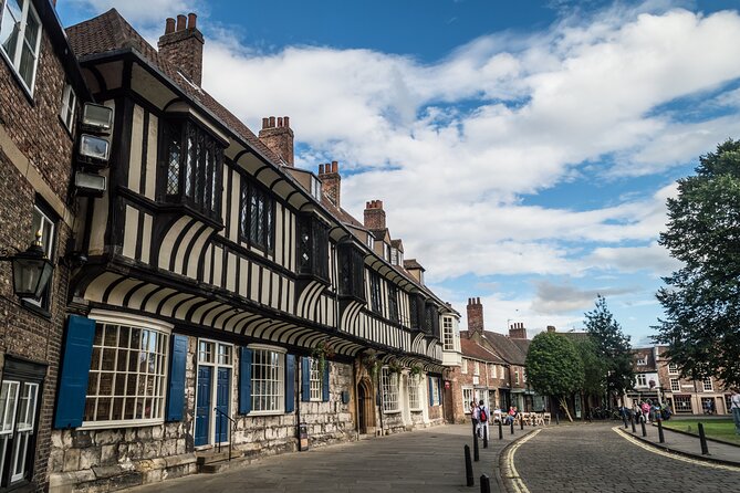 Private York Minster Guided Walking Tour - Who should book the York Minster tour?