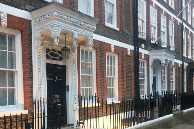 Rich people behaving badly - Key points to know before booking