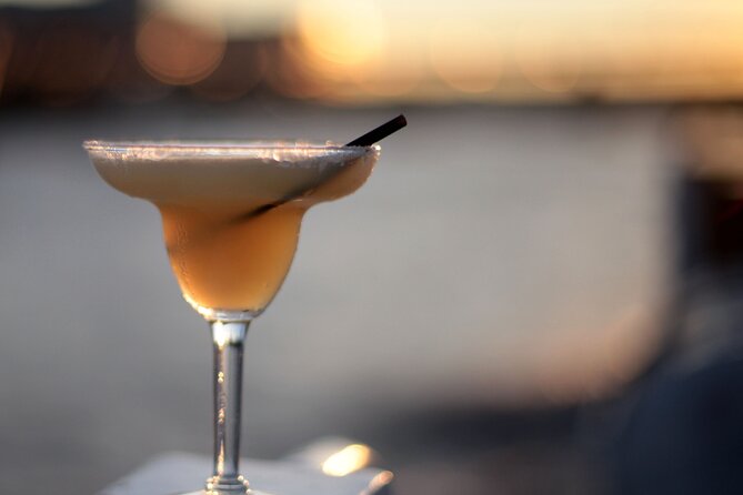 River Thames Evening Cruise with Sparkling wine and Canapés - Sparkling wine, canapés, and the onboard bar