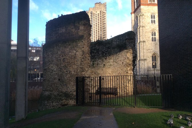 Roman London Private Walking Tour - Guildhall and the Roman Amphitheatre
