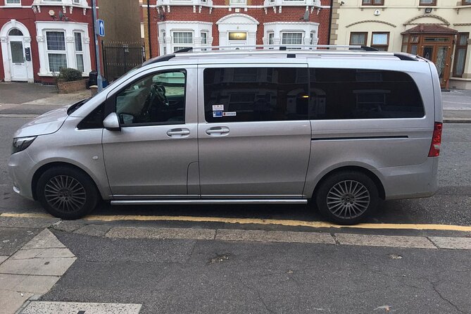 Round Trip Taxi Transfer - Luton Airport To & From London - Booking details that deserve attention
