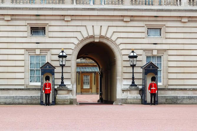Royal London Guided Sightseeing Tour and Thames River Cruise - Parliament Square, Westminster Abbey, and Big Ben
