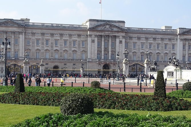 Royal Tour of St James', Parks, Palaces and Royal intrigue - St James’s Palace and royal family drama