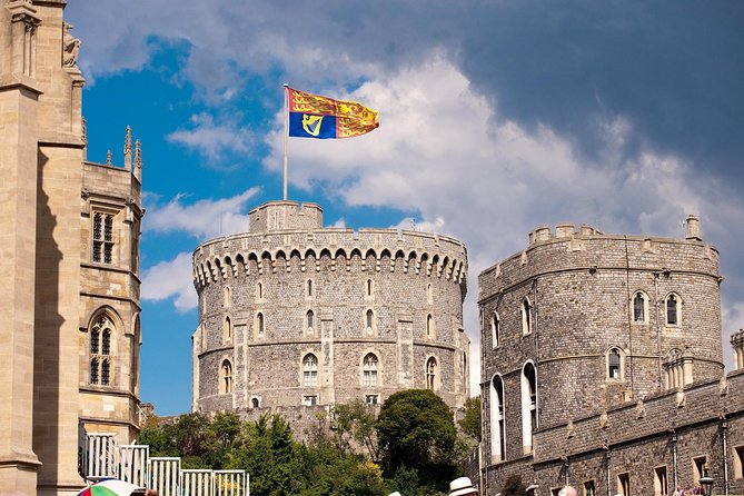 Royal Windsor Afternoon Tour from London - Photos, shopping, and the Windsor town setting