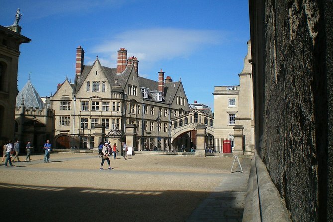 Royal Windsor, Oxford & Cotswold Private Tour - How private is the private experience?