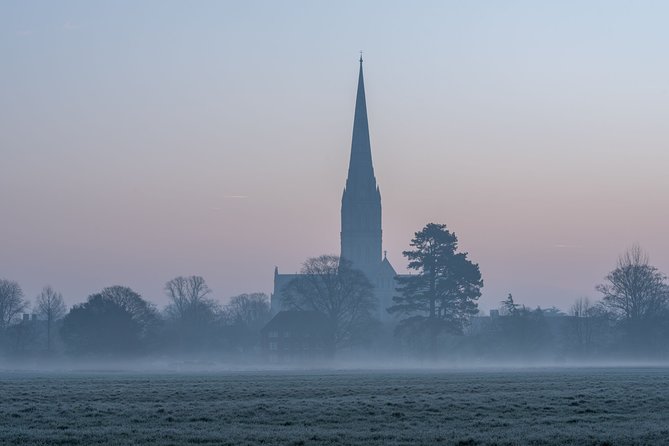 Salisbury, Stonehenge, Bath and Windsor with Christmas Lunch - Meeting the coach in London at 8:00am