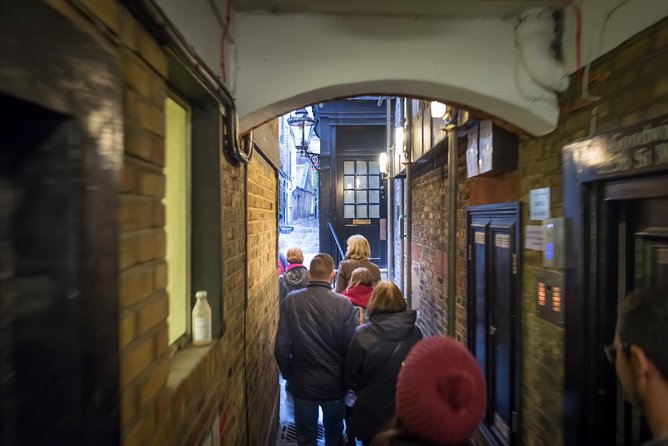Secret Walking Tour of Central London - Admiralty Arch and the Duke of Wellington’s nose