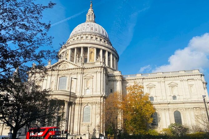 Shakespeare's Walking Tour in London - Crossing the Thames and seeing London from the pavement