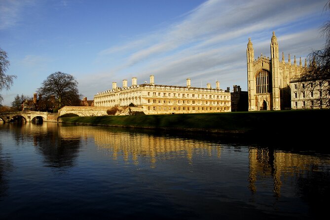 Shared Guided Punting Tour of Cambridge - College gardens and riverside buildings