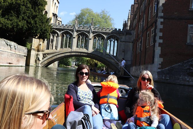 Shared Punt Tour - Cambridge - Why Cambridge is best seen from a punt