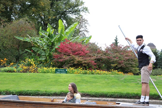 Shared Punt Tour - Cambridge - Magdalene College and Quayside: the northern opening