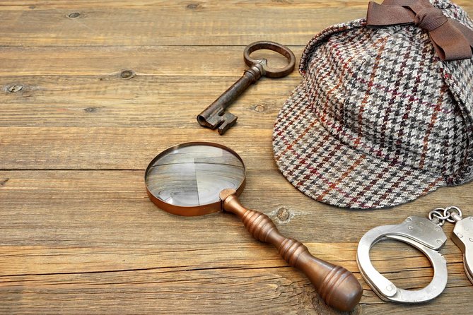 Sherlock Holmes Museum & Westminster Walking Tour - Trafalgar Square: fountains, columns, and art