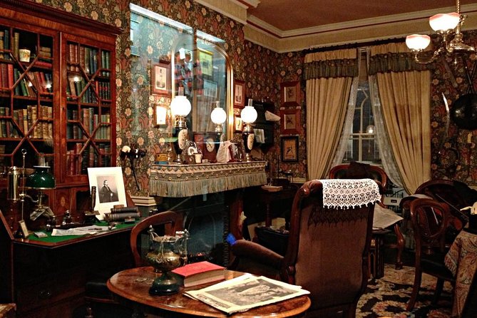 Sherlock Holmes Museum & Westminster Walking Tour - Whitehall and Downing Street