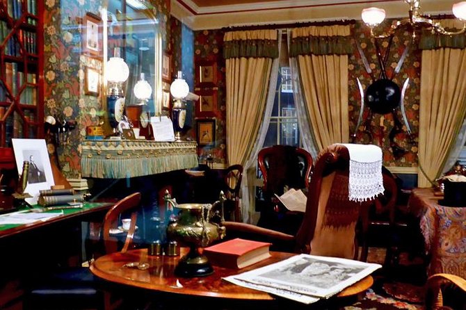 Sherlock Holmes Museum & Westminster Walking Tour - Parliament Square, Big Ben, and Westminster Abbey