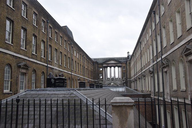 Sherlock Holmes Walking Tour in London - Somerset House and Lord Blackwood’s prison