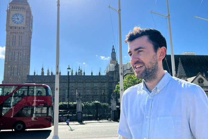 Sightseeing tour of London - in clear, slow English - Buckingham Palace and the questions behind the monarchy