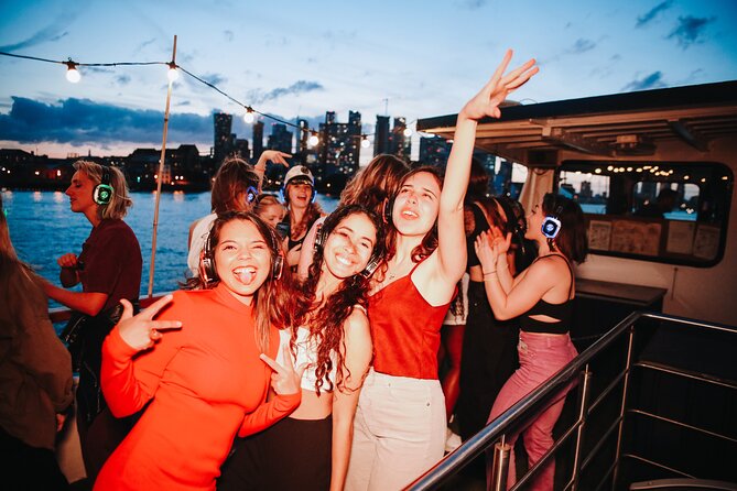 Silent Disco London Thames Boat Party - Boarding at 7:00 pm: arrive early, but expect a wait
