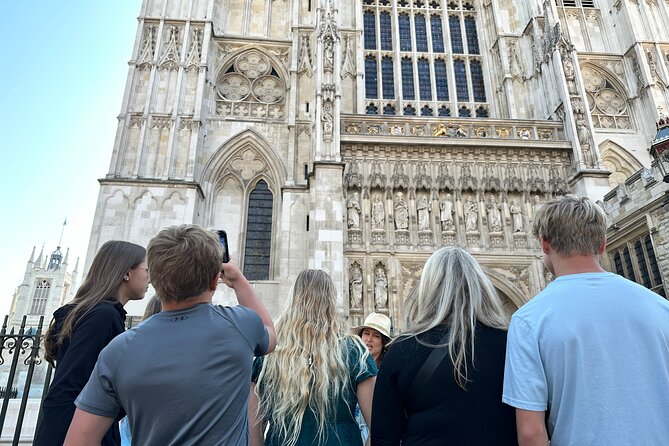 Skip-the-line London Westminster Abbey and City of Westminster Kid-Friendly Tour - A guide who can adjust to your children