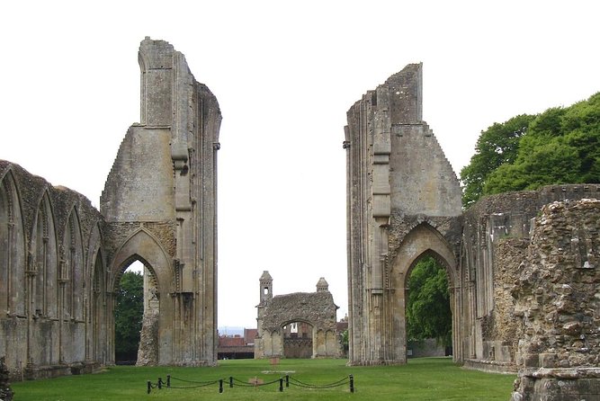 Small-Group Day Trip to Stonehenge, Glastonbury, and Avebury from London - The guide can make or break the long drive