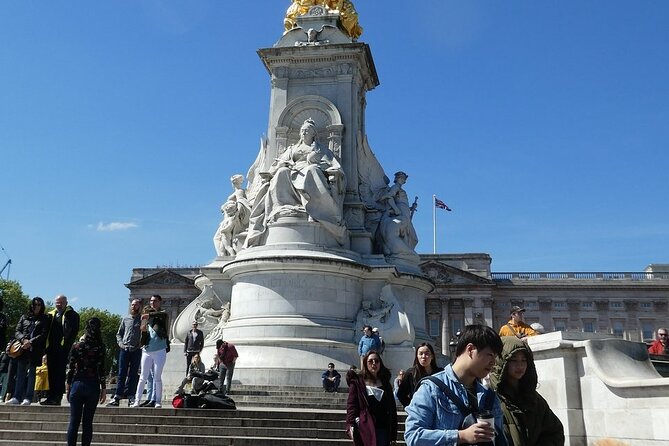 Small-Group London's Best Sights Walking Tour, Kids Join Free! - Trafalgar Square, Horse Guards, and Whitehall