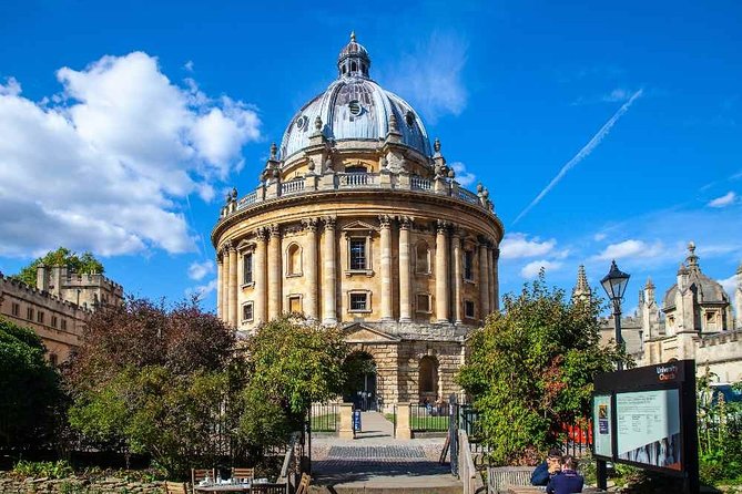 Social Distancing Specialised Oxford University Walking Tour With Student Guides - Sheldonian Theatre and the Bridge of Sighs