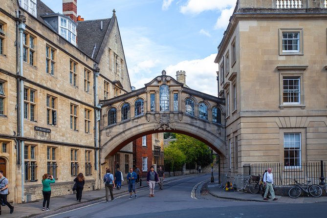 Social Distancing Specialised Oxford University Walking Tour With Student Guides - Broad Street to Balliol College