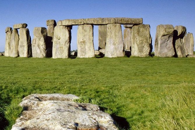 Southampton Pre-Cruise Tour: London to Southampton via Stonehenge - The coach ride to Stonehenge