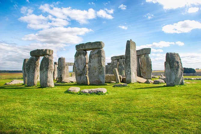 Stonehenge and Bath Day Guided Tour from London - Starting at Bulleid Way in central London