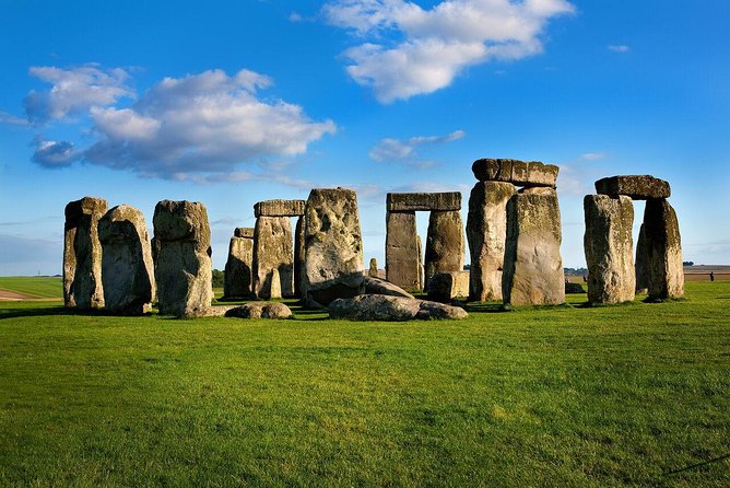 Stonehenge and Bath Tour from London - Stonehenge: 90 minutes with the ancient stones