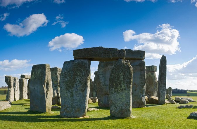 Stonehenge and The Stone Circles of Avebury Day Trip from London - Leaving Earl’s Court for Wiltshire