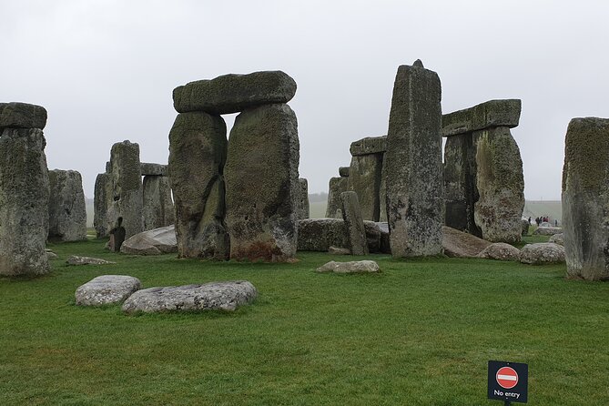 Stonehenge & Bath Private driverTours - Stonehenge and the open Salisbury Plain