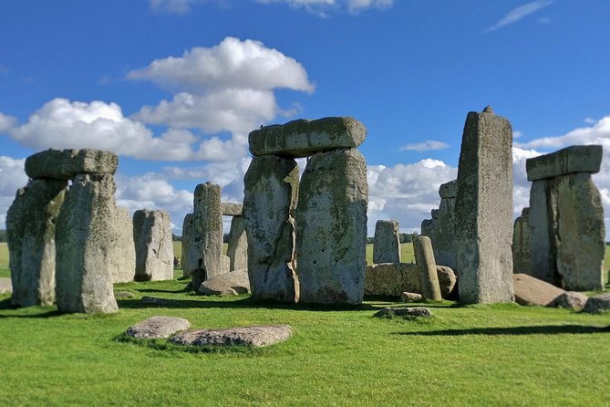 Stonehenge Half-Day luxury guided tour from Bath for 2-8 - Key points at a glance