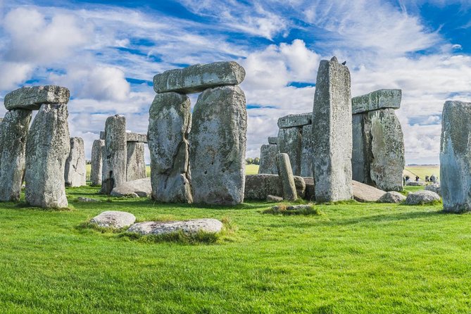 Stonehenge Half-Day Tour from London with Admission - Arriving at Stonehenge and taking the shuttle