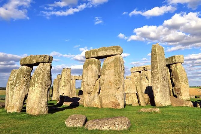 Stonehenge In A Private Vehicle Service From London With Admission Tickets - The two-hour road journey from London