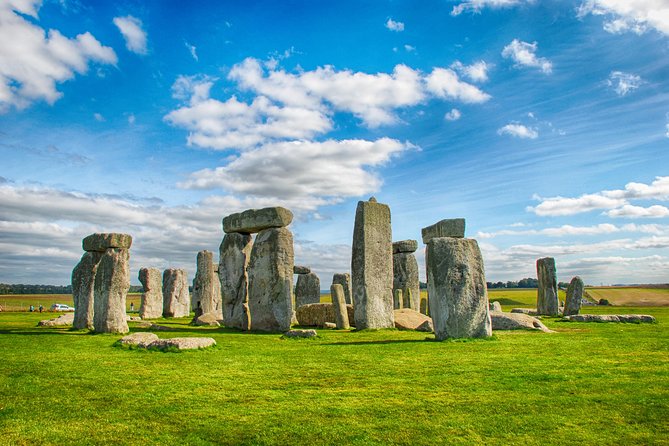 Stonehenge Morning Half-Day Tour from London Including Admission - What the guides add to a short visit