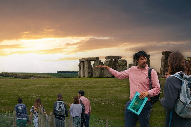Stonehenge Private Full-Day Tour from Bath for 2-8 guests - The Wiltshire countryside sets the tone
