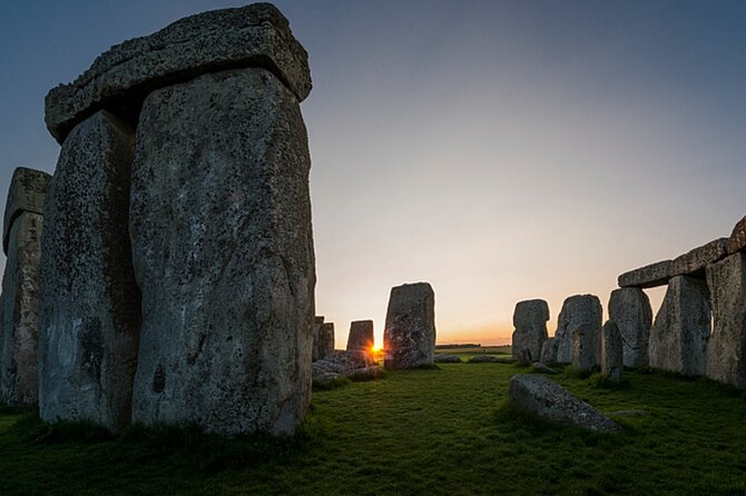 Stonehenge Special Access Guided Evening Tour from London - Avebury: a village inside a stone circle