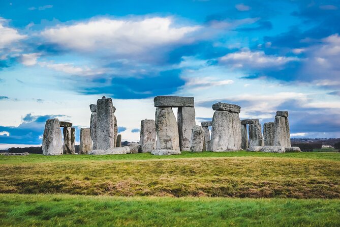 Stonehenge & the Cotswolds Including Admission from Bath - The Mercedes minibus and the small-group advantage