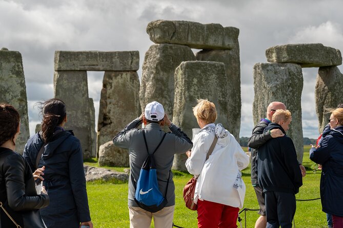 Stonehenge Tour from Southampton to London - Two hours beside the Stonehenge stones