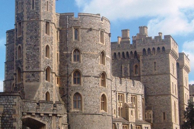 Stonehenge, Windsor Castle and Bath Full Day Guided Tour - What the guide and coach add