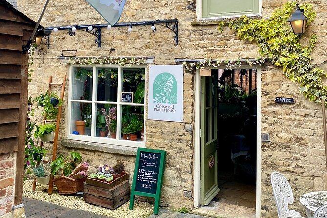 Terrarium Making Experience in Cirencester - Your first lesson: how a terrarium works