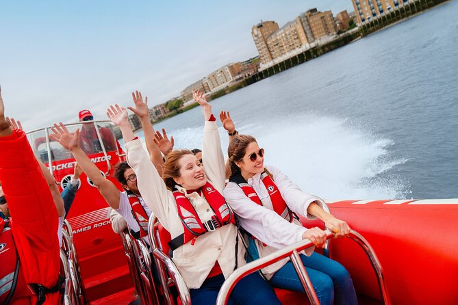 Thames High-Speed Zone Speedboat in London - The guides make or break the mood