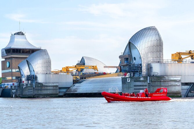 Thames High-Speed Zone Speedboat in London - Getting to the pier without losing your patience
