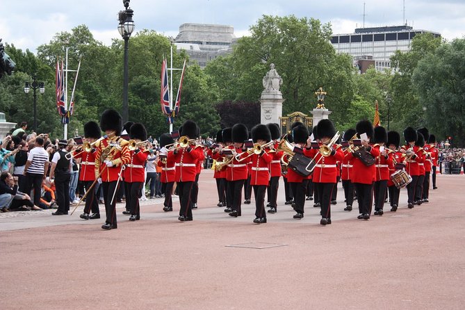 The Changing of the Guard - Exclusive Guided Walking Tour - What the guides add to the morning