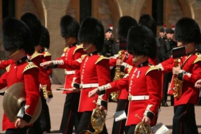 The Changing of the Guard Tour and Buckingham Palace
